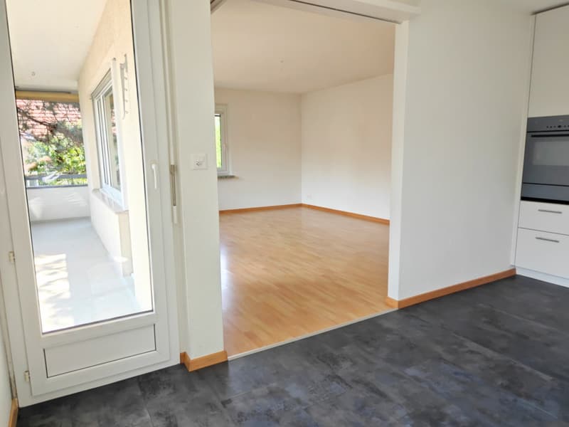 136_1012_2026 07 30_Küche Richtung Wohnzimmer