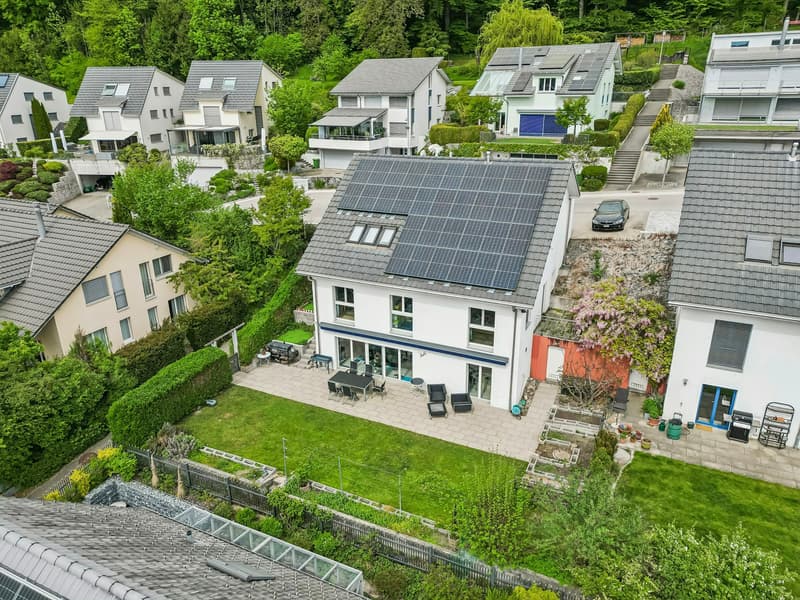 5.5-room single-family house in an elevated and sought-after location with surrounding area (3)
