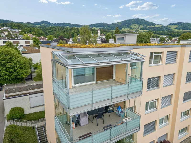 Ampio appartamento di 3½ locali con balcone a vetri e bella vista (12)