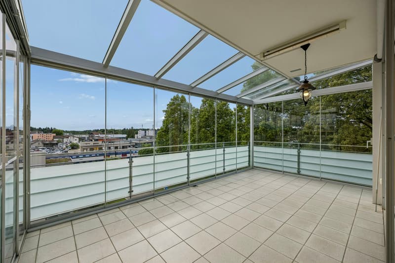 Ampio appartamento di 3½ locali con balcone a vetri e bella vista (11)