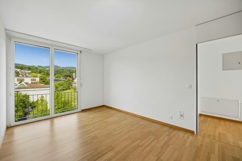 Ampio appartamento di 3½ locali con balcone a vetri e bella vista (5)