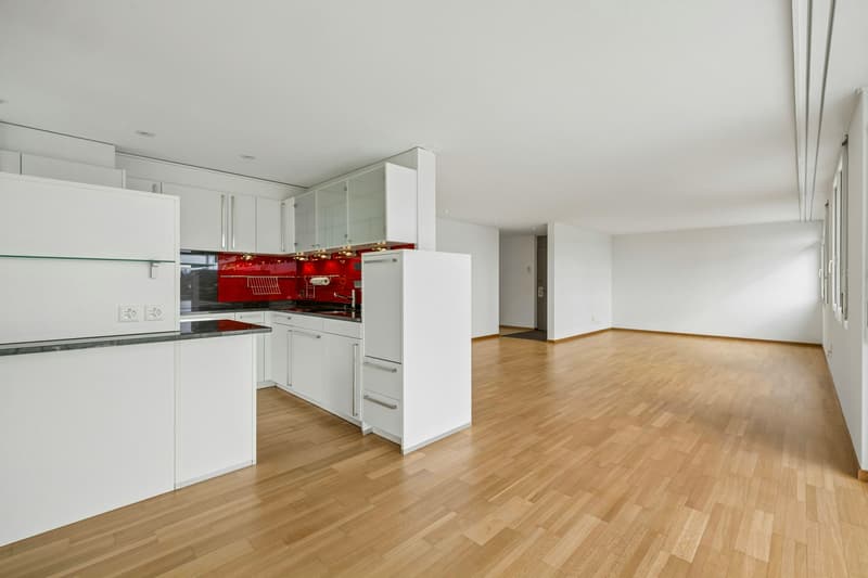 Ampio appartamento di 3½ locali con balcone a vetri e bella vista (8)