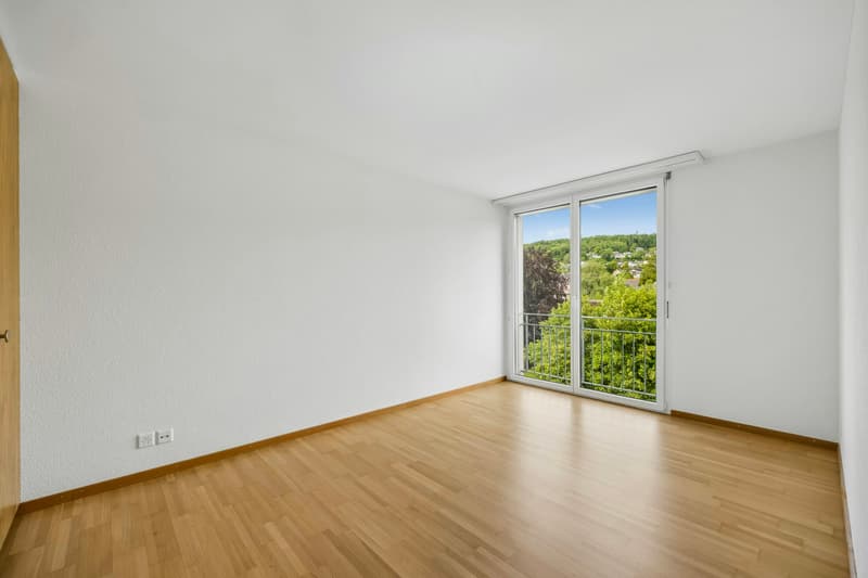 Ampio appartamento di 3½ locali con balcone a vetri e bella vista (4)