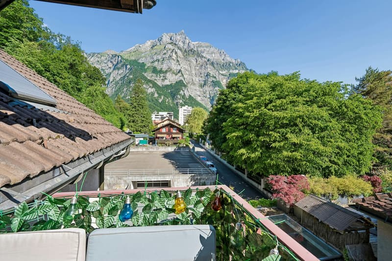 Well-maintained multi-family house with 6 apartments (12)