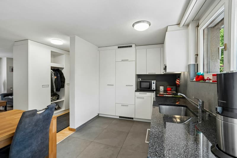 Well-maintained multi-family house with 6 apartments (3)