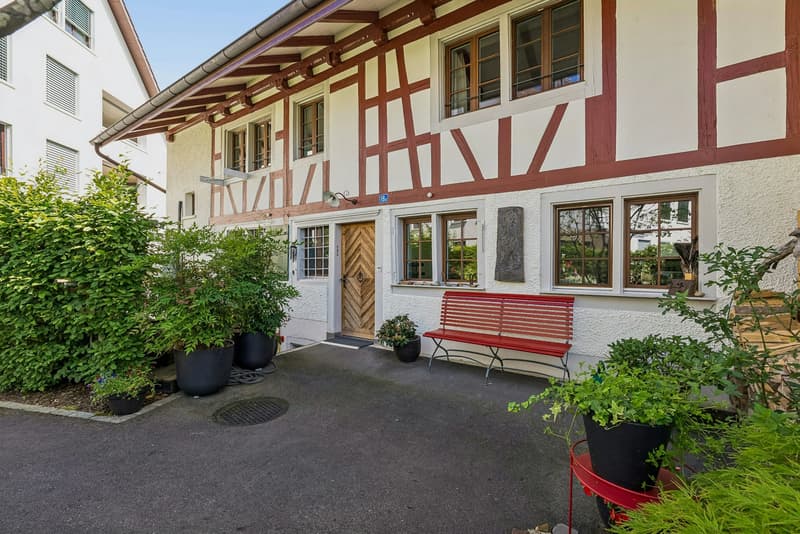 Neuwertiges 5-Zimmer-Mittel-Flarzhaus mit Gartensitzplatz (1)