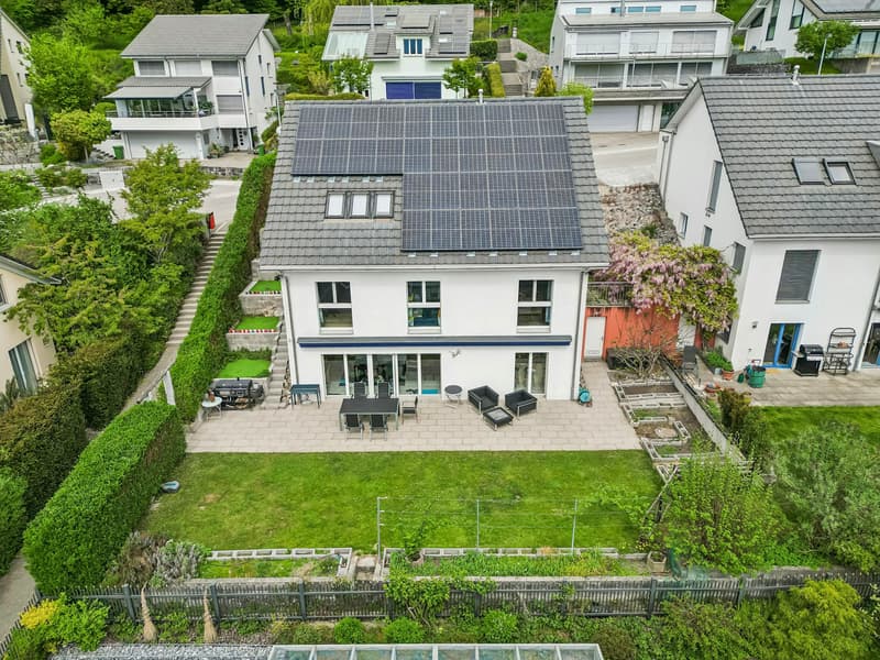 5.5-Zimmer-Einfamilienhaus an erhöhter und begehrter Lage mit Umschwung (3)