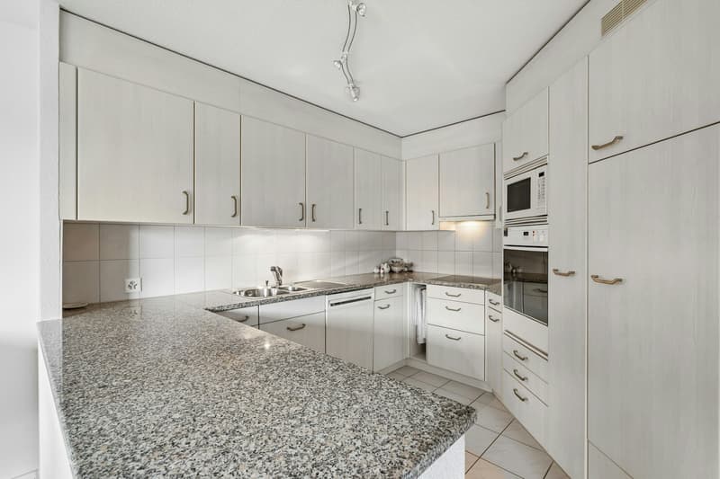 Grosszügige 3½-Zimmer-Eigentumswohnung mit zwei Balkonen (4)