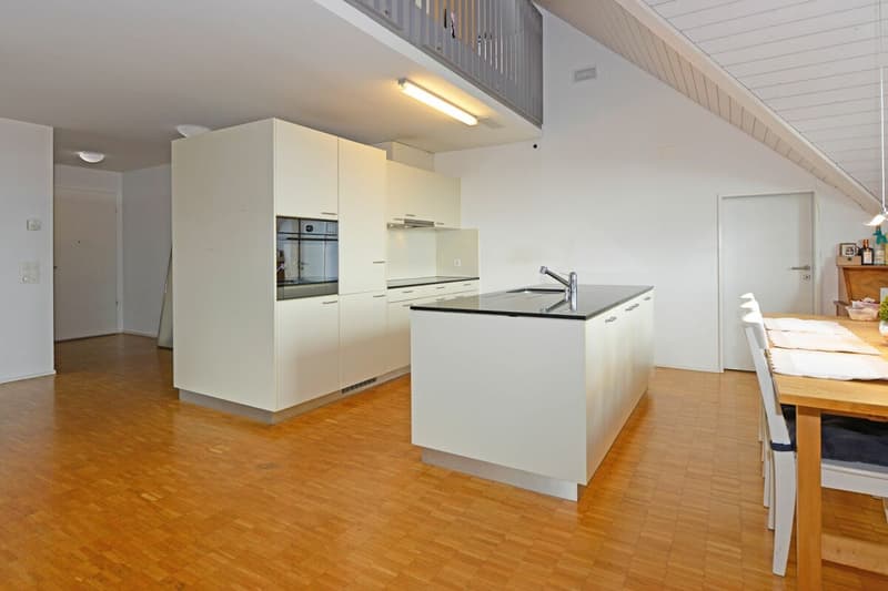 6.5-room attic maisonette apartment in a green area (6)