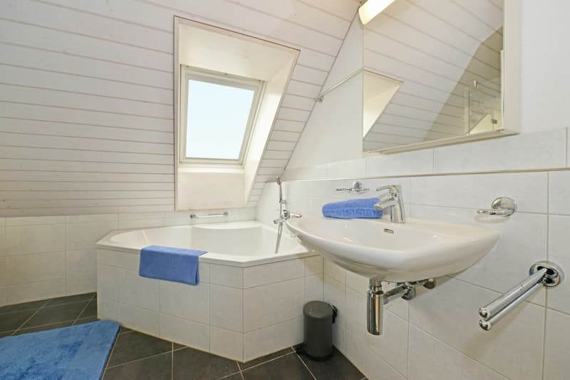 6.5-room attic maisonette apartment in a green area (9)