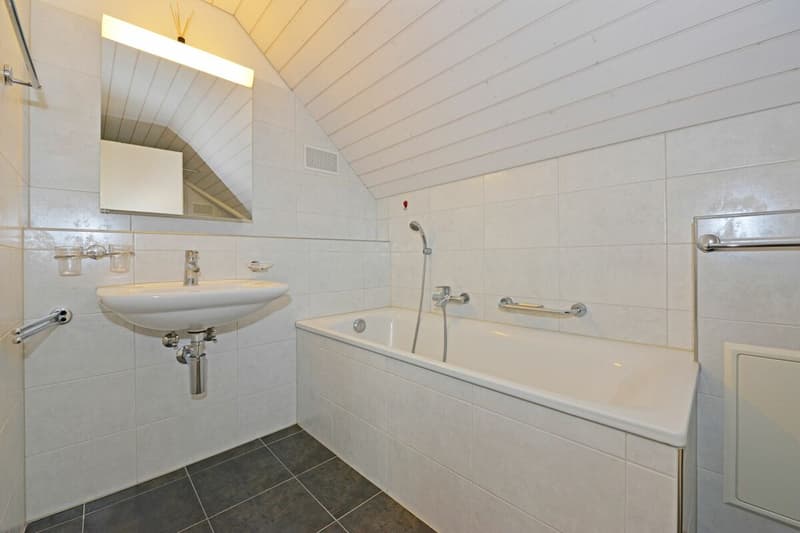 5.5-room attic maisonette apartment in a green area (16)
