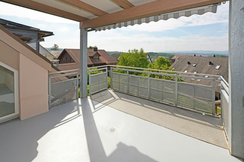 Attractive 2.5-room attic apartment with fantastic views of the mountains (5)