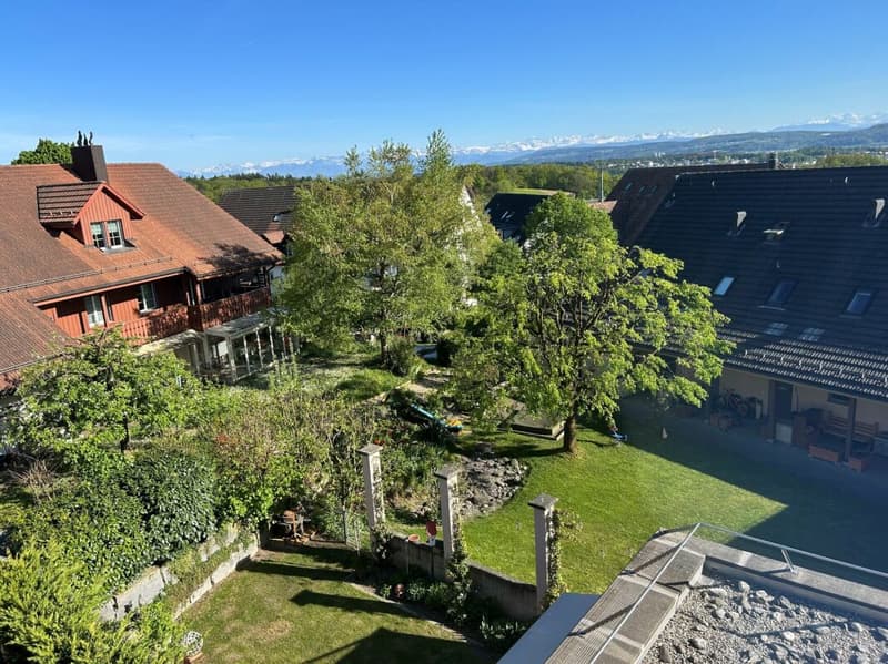 Attractive 2.5-room attic apartment with fantastic views of the mountains (19)