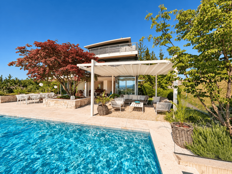 Befristete Vermietung: Exklusives 7.5-Zimmer-Architektenhaus mit Seesicht, Pool und Dachterrasse (1)