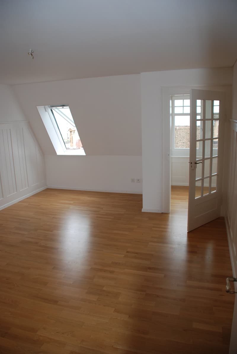 Charmante 3.5-Zimmer-Dachwohnung mit Seeblick in Rorschach (2)