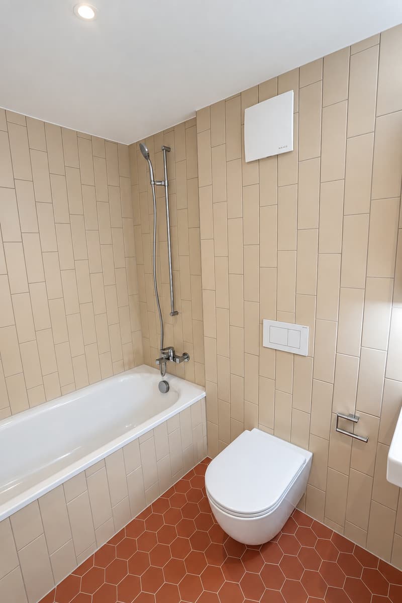 Stilvolle 2.5-Zimmer-Maisonette-Wohnung mit Gartensitzplatz (9)