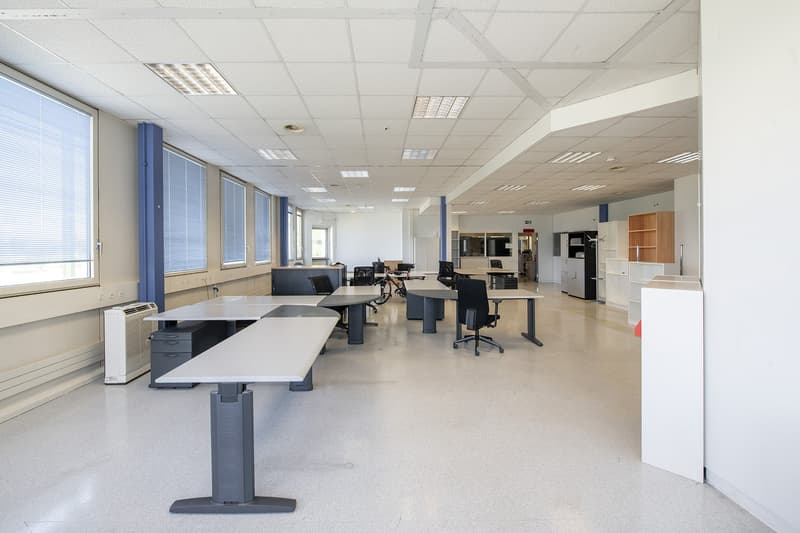450m2 uffici al 1° piano del CTN 12 a Plan-les-Ouates. Completamente ristrutturato. (7)