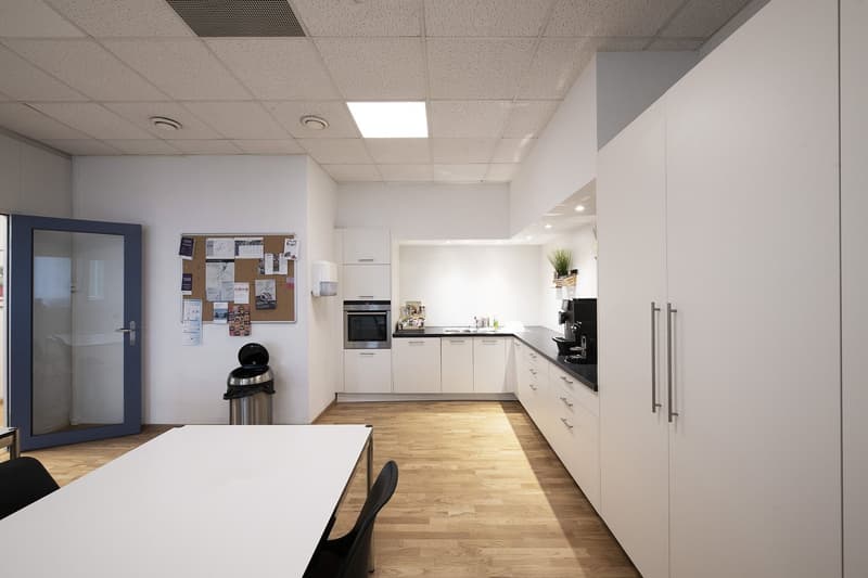 450m2 uffici al 1° piano del CTN 12 a Plan-les-Ouates. Completamente ristrutturato. (4)
