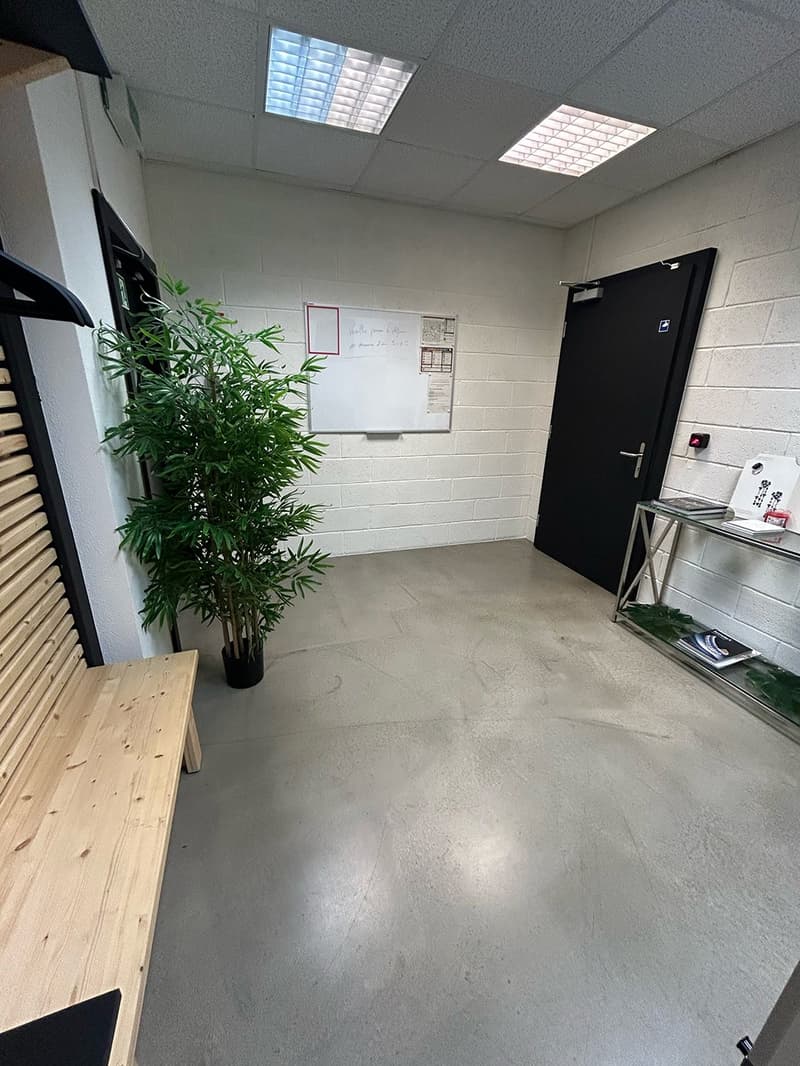 234m2 workshop on the 1st floor of CTN 18 in Plan-les-Ouates. Completely renovated (9)
