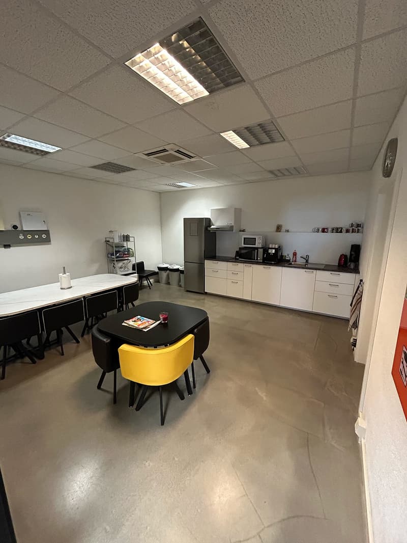234m2 workshop on the 1st floor of CTN 18 in Plan-les-Ouates. Completely renovated (7)