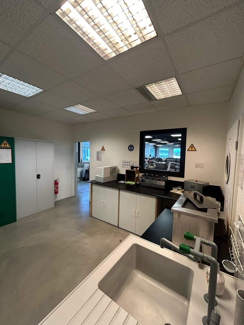 234m2 workshop on the 1st floor of CTN 18 in Plan-les-Ouates. Completely renovated (6)