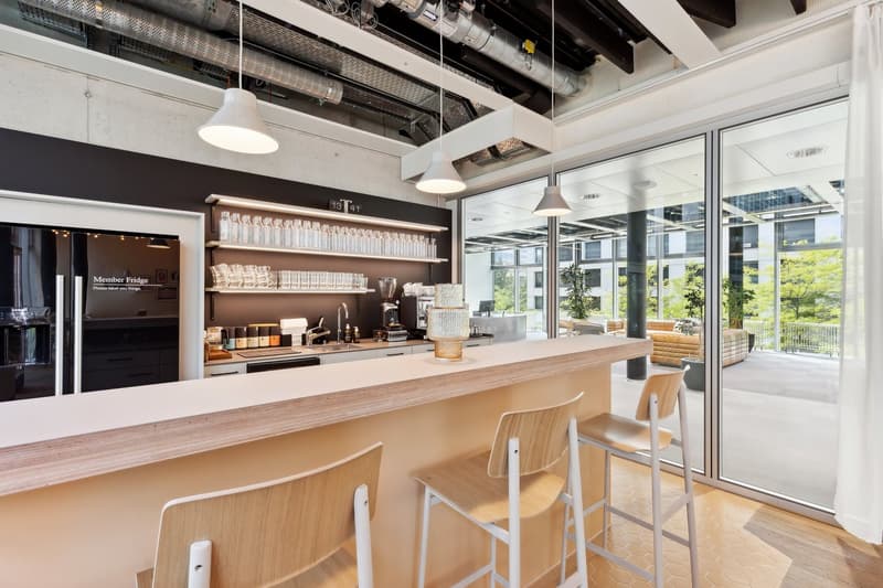 Bureau moderne (25–100 m²) dans FlexOffice Dino – 1 minute de la gare d'Oerlikon (3)