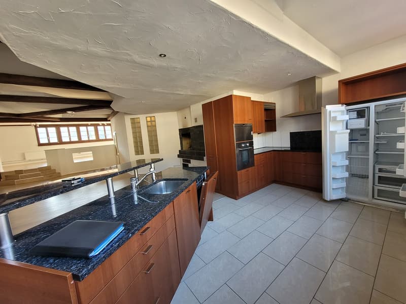 Property with 9 units / approval for 6 additional apartments in popular municipality in BL (4)