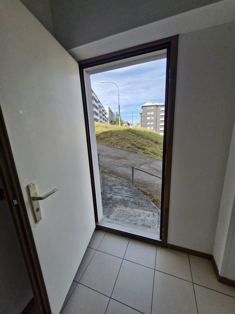Beautiful 2.5-room modern apartment with balcony + separate entrance (11)