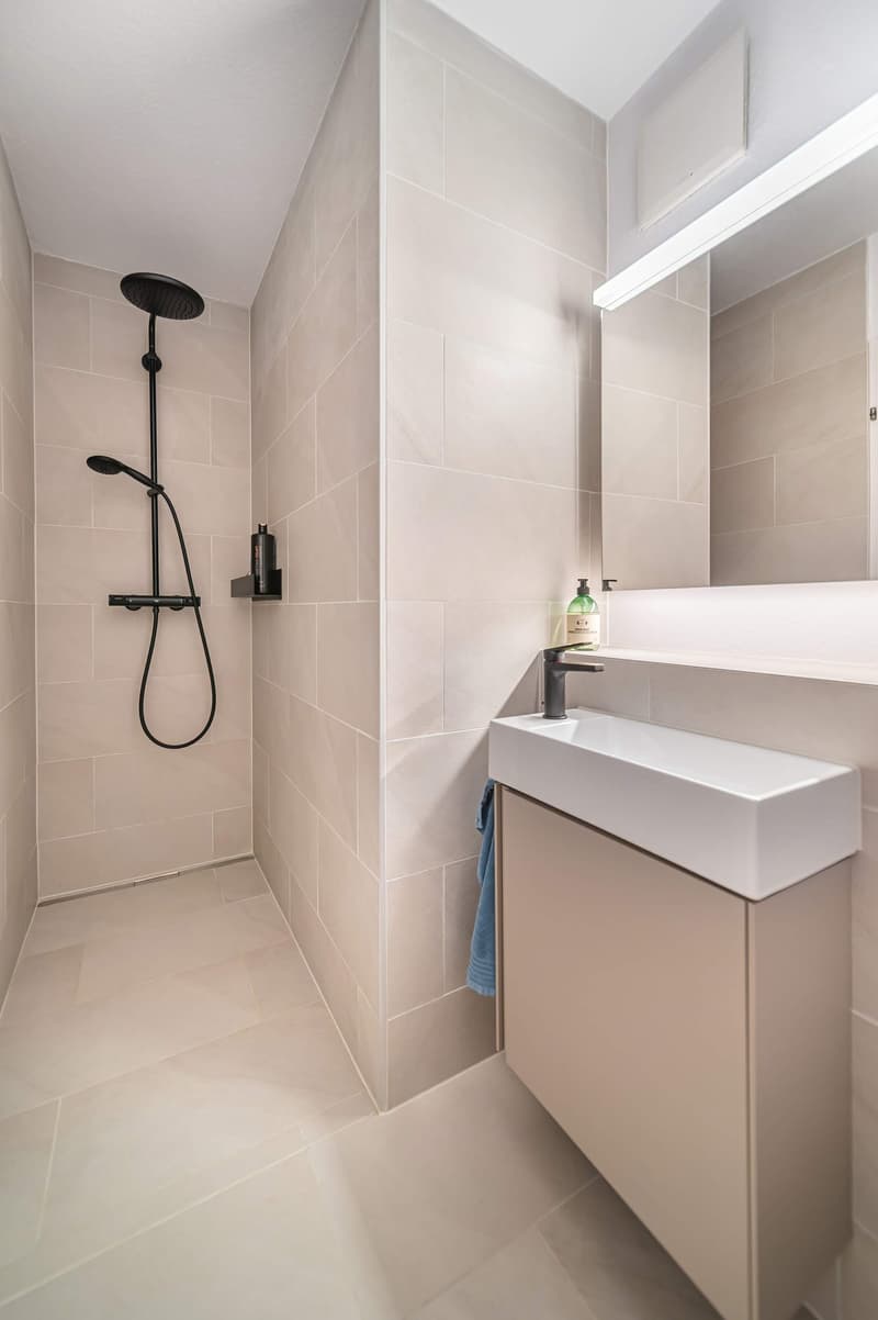 A Home to Fall in Love with – Stylish 4.5-Room Garden Apartment in Dürnten (8)