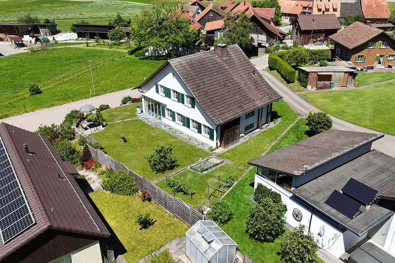 Einfamilienhaus mit grossem Garten, Fernsicht und zusätzlichem Ausnützungspotenzial (1)