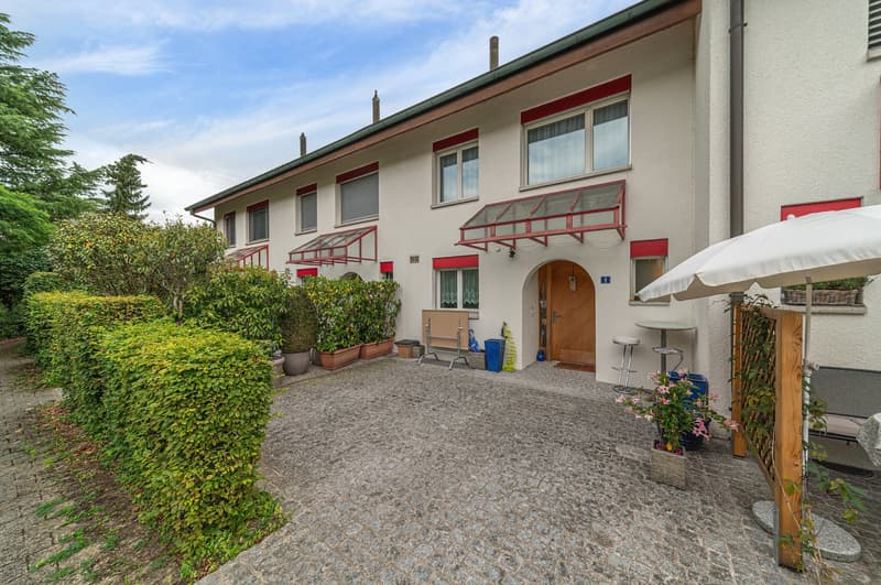 Charmantes 5.5-Zimmer-Reihenmittelhaus in ruhigem Wohnquartier in Bassersdorf (1)