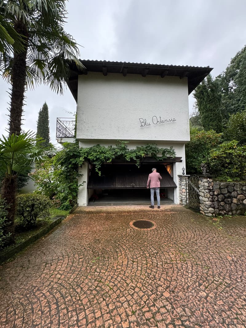 Belle villa dans un quartier calme avec vue sur le lac (3)