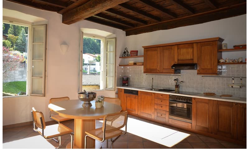 Schönes 5.5-Zimmer-Apartment in einem historischen Haus in Carabbia (5)