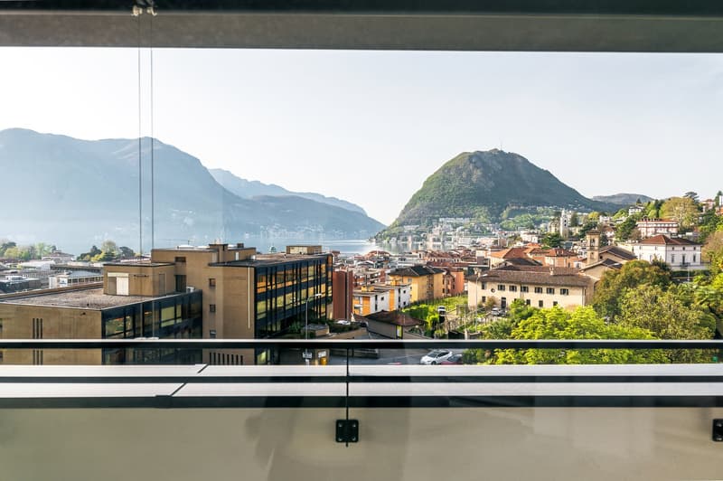 Rara opportunità di possedere un esclusivo attico nel cuore di Lugano con Lago (2)