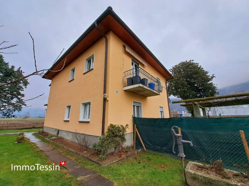 Einzigartige Gelegenheit Haus mit 2 Wohnungen und großem Grundstück 28