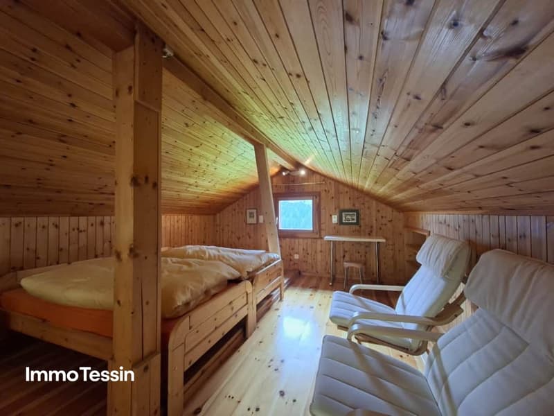 Zauberhaftes Ferien-Chalet mit edlem Holzwerk und Einliegerwohnung an gut besonnter Alleinlage 12
