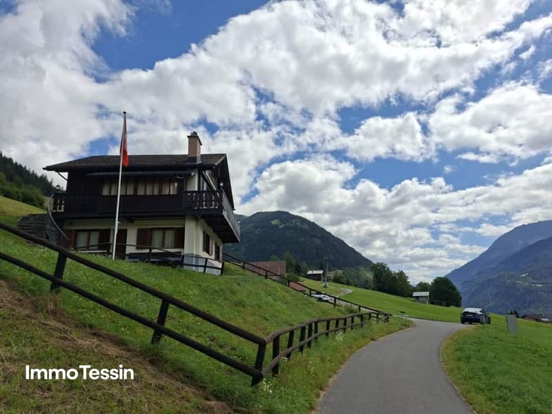 Zauberhaftes Ferien-Chalet mit edlem Holzwerk und Einliegerwohnung an gut besonnter Alleinlage 3