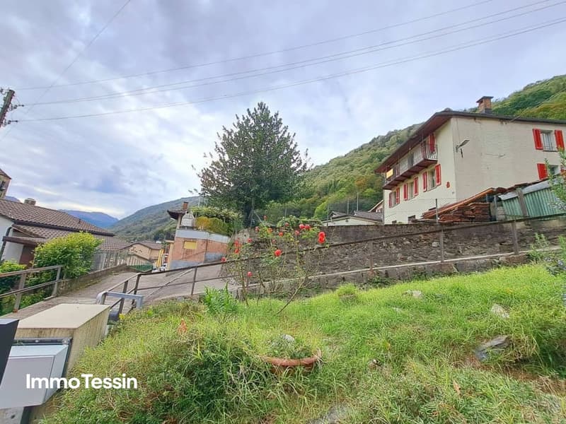 Charmantes Tessiner Haus mit großem Garten Grotto und Panoramablick auf die Berge 25