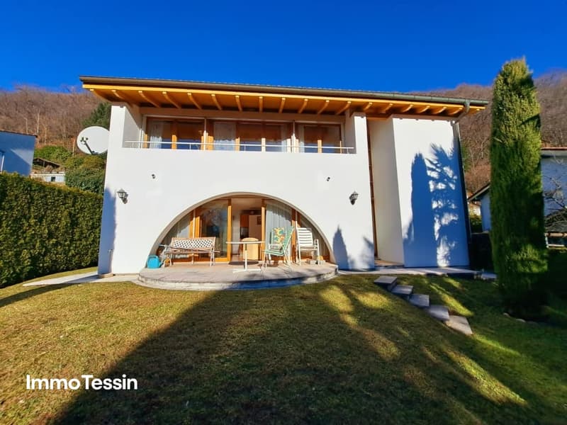Grosszügige Villa mit idyllischer Lage und großem Pool 24