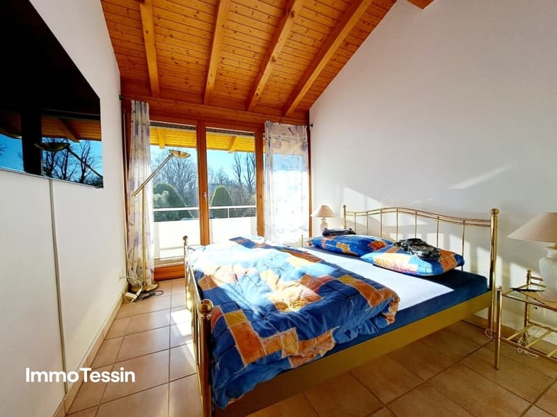 Grosszügige Villa mit idyllischer Lage und großem Pool 4