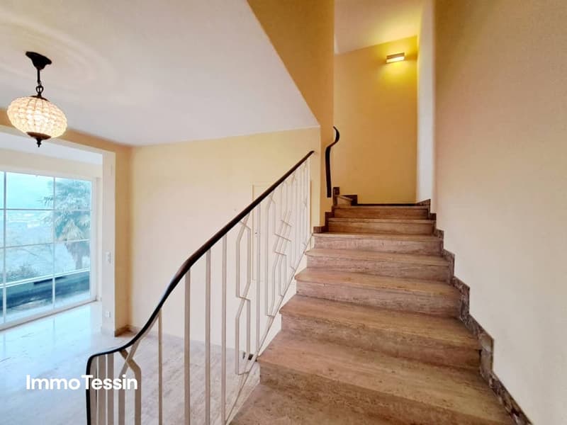 Exklusive Villa mit Panoramablick und zeitlosem Charme 3