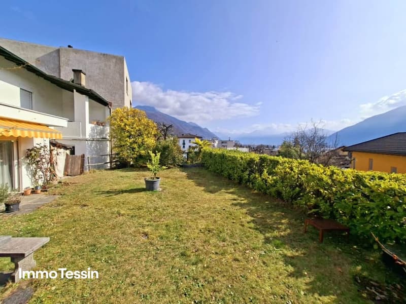Tessiner Villa mit Seeblick Großem Garten und Innenpool 1006