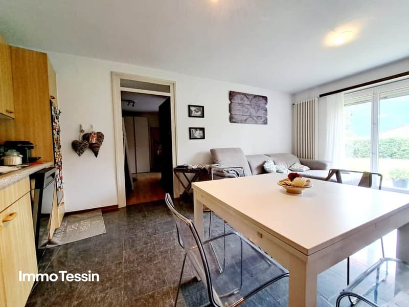 Tessiner Villa mit Seeblick, Großem Garten und Innenpool 6