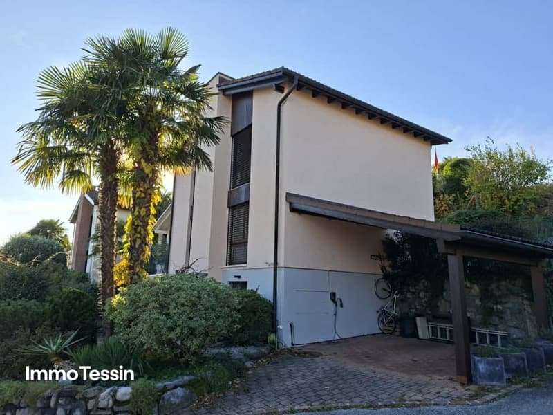 Grosszügiges Einfamilienhaus mit traumhafter Seesicht, ruhiger Lage und Nähe zum Golfplatz Lugano-Magliaso 2