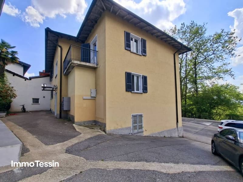 Attraktives Renditeobjekt 3 von 4 Wohnungen in einem 4Parteienhaus mit zusätzlicher Parzelle und privaten Parkplätzen 2