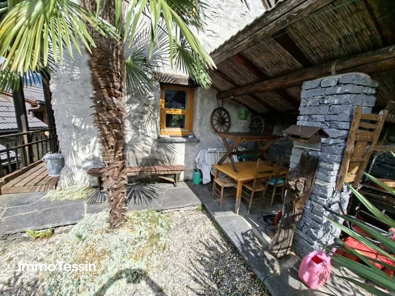 Sehr gemütliches Rustico mit Loggia und Garten an ruhiger und sonniger Bergsichtlage 2