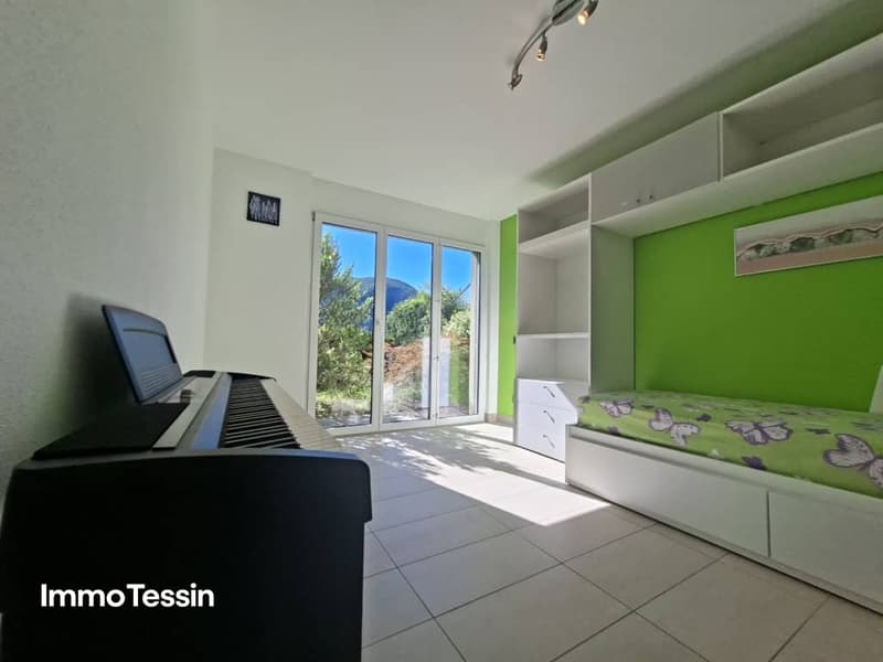 Elegantes und sehr gepflegtes Einfamilienhaus mit traumhafter 180Grad Seesicht, optimaler Raumaufteilung, Garten und mehreren Parkmöglichkeiten 12