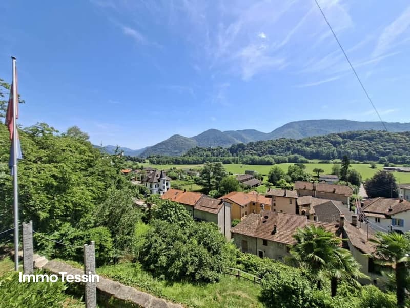 Sehr ruhig und sonnig gelegenes, grosszügiges Anwesen mit offenem Panorama, Aussenpool und über 15000 qm Land 3