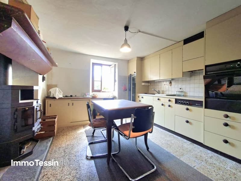 Rückzugsort mit traumhaftem Blick auf Lugano und die umliegende Region 9