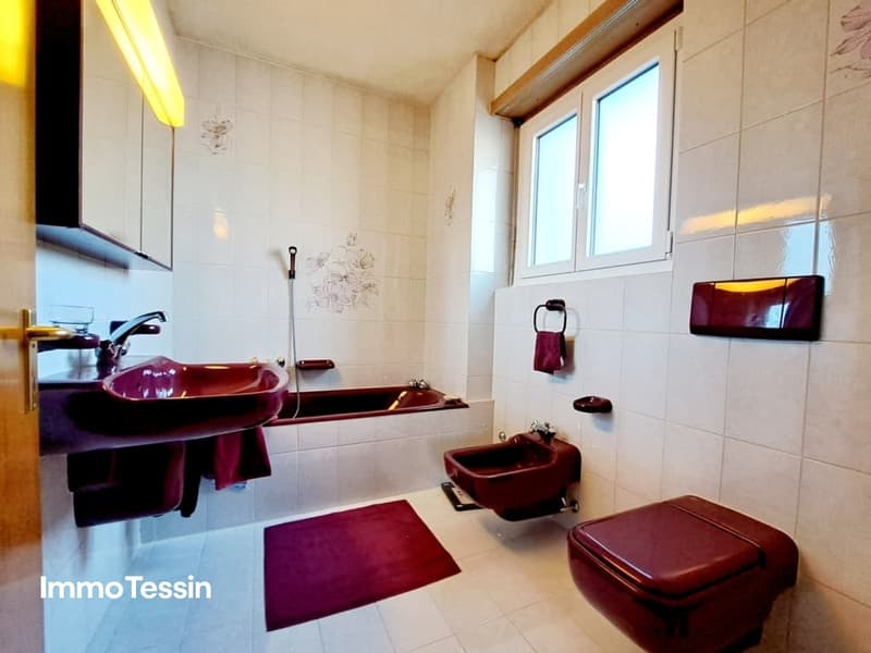 GELEGENHEIT Luxuswohnung an top Lage mit Pool Seesicht über Lugano auf den Lago Lugano 12